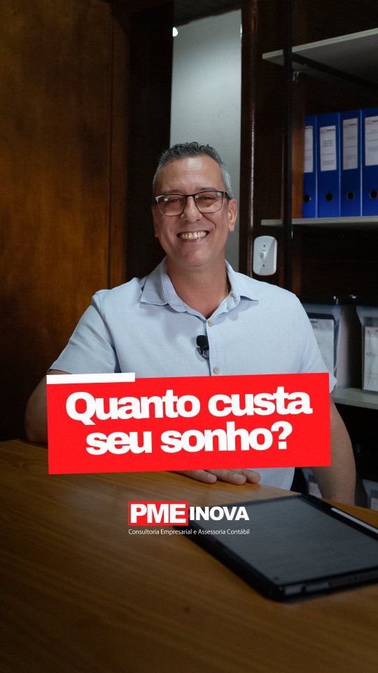 💰 O investimento inicial é crucial porque fornece os recursos para tirar um projeto do papel e mantê-lo funcionando até gerar lucro, cobrindo custos de infraestrutura, marketing, legalização, estoque e capital de giro para despesas operacionais mensais (aluguel, salários, contas) até a estabilização.É importante para garantir a viabilidade do negócio, definir a escala de operação e possibilitar a recuperação do valor investido antes de se ter lucro real, sendo fundamental para o planejamento financeiro.✅ Viabilidade: Determina o que o negócio pode fazer, quanto pode faturar e se o modelo é sustentável.✅ Sustentação: Garante que a empresa tenha dinheiro para operar e pagar as contas nos primeiros meses, antes de ter lucro.✅ Planejamento: Ajuda a prever o tempo de retorno do capital e a buscar sócios ou financiamento.✅ Estrutura: Cobre os gastos essenciais para começar, como montar a infraestrutura, comprar equipamentos e formalizar a empresa.O que inclui?
Investimento Fixo: Móveis, máquinas, computadores, veículos.
Investimento Pré-Operacional: Marketing, legalização, sistemas, treinamento.
Capital de Giro: Estoque inicial, aluguel, salários, contas, impostos.Sem um investimento inicial bem planejado, o empreendedor corre o risco de não ter recursos para cobrir os custos iniciais, paralisando o negócio antes mesmo de começar a vender.Um bom planejamento financeiro é fundamental e para isso conte conosco. Nós da PME Inova temos muita expertise e podemos ajudar você a transformar seu sonho em realidade 😊#investimentoinicial
#investimentonovonegocio
#consultoriafinanceira
#contabilidade