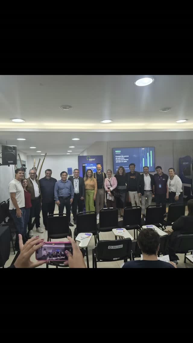 E ontem representando a @aesconaltotiete Associação de Contadores do Alto Tietê no Sincomercio,  revendo amigos de longa data e ainda tendo a oportunidade de aprender um pouquinho mais sobre Ferramentas de IA, palestra incrivel com o Alexandre Girarde @usandomarketing .Noite muito especial ☺️@crisbentosouza @monica_lemes @midas_mkt_direto