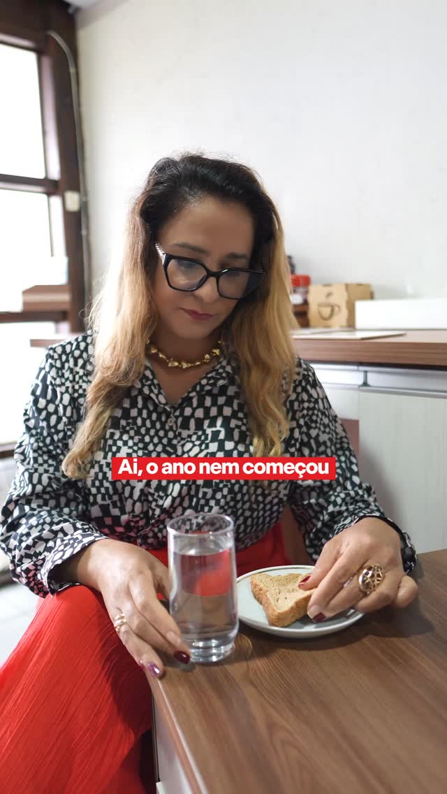 Olha o Carnaval ai gente...🎭Quem pensa que vida de contador é fácil 😂Um pouco do nosso dia a dia.Mas tirando a brincadeira tem dias que são difíceis sim, mas os dias bons são bem mais representativos.Amamos o que fazemos ❤️#contabilidadenareal
#contabilidademogidascruzes
#consultoriaempresarial